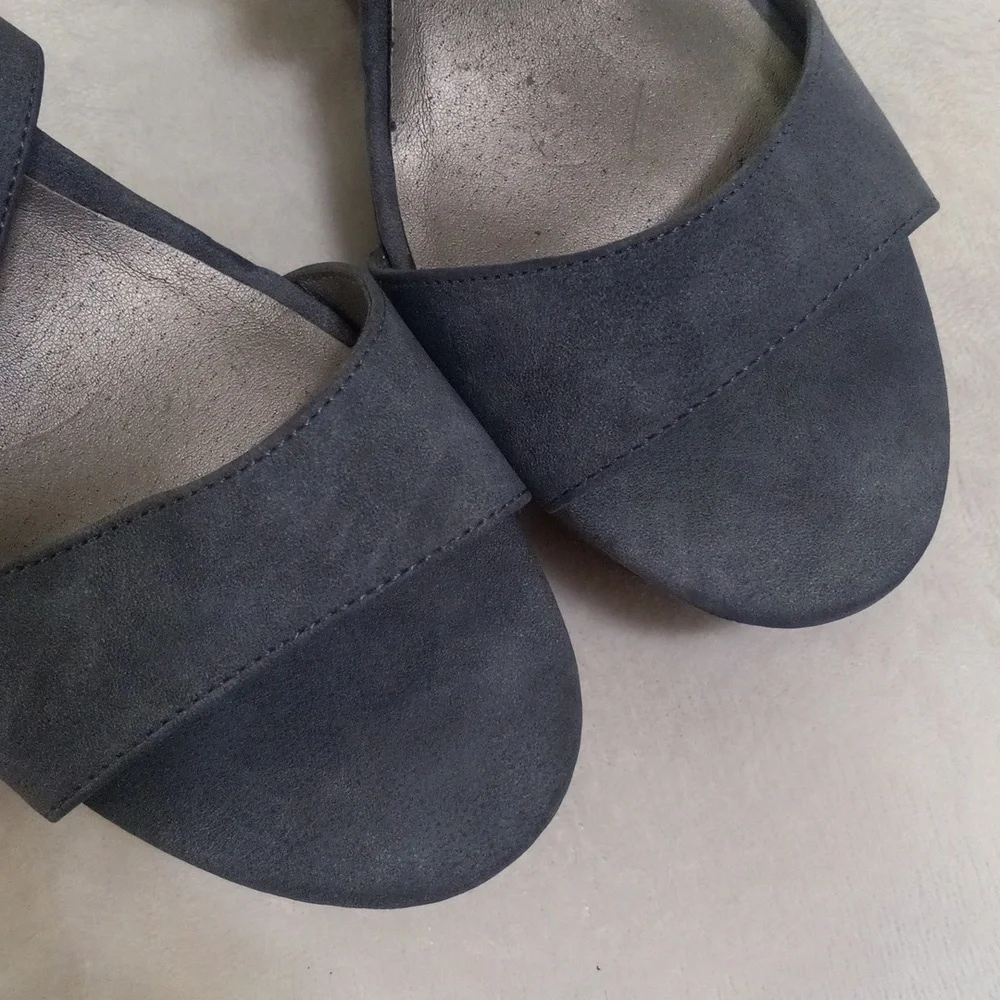 G by Guess Steel Blue Strappy Platform Wedge Sandals Faux Wood Heel NWOT Size 10